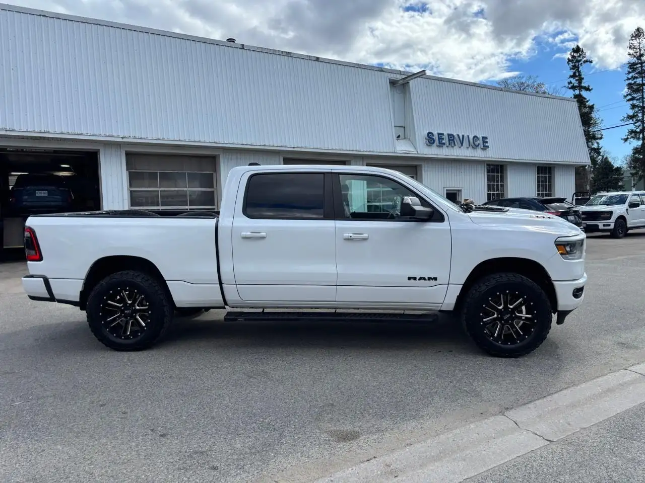 RAM 1500 снимка RAM 1500