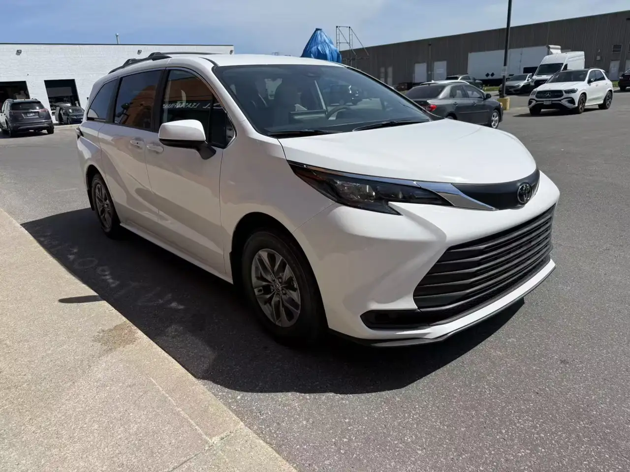 Toyota Sienna photo Toyota Sienna