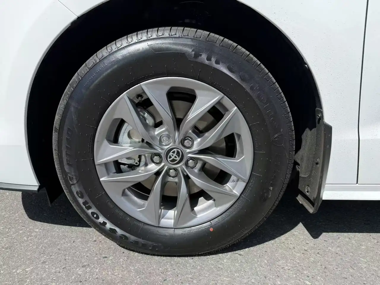 Toyota Sienna photo Toyota Sienna