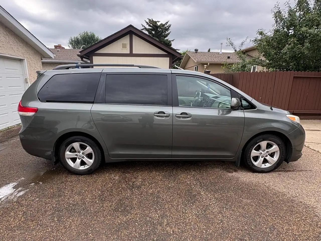 Toyota Sienna photo Toyota Sienna