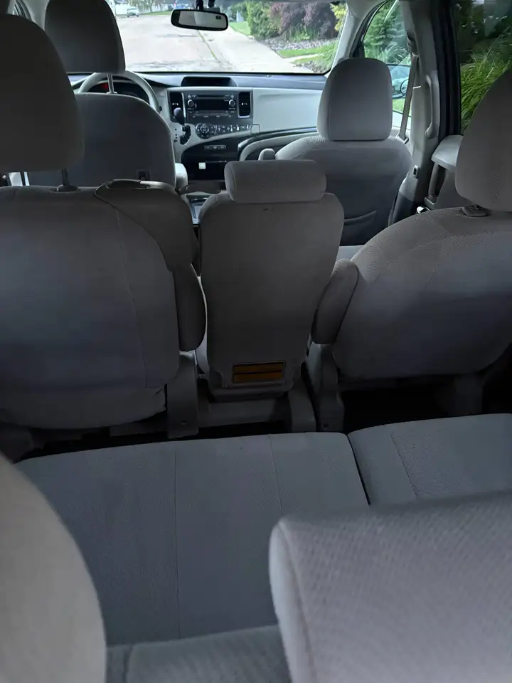 Toyota Sienna photo Toyota Sienna