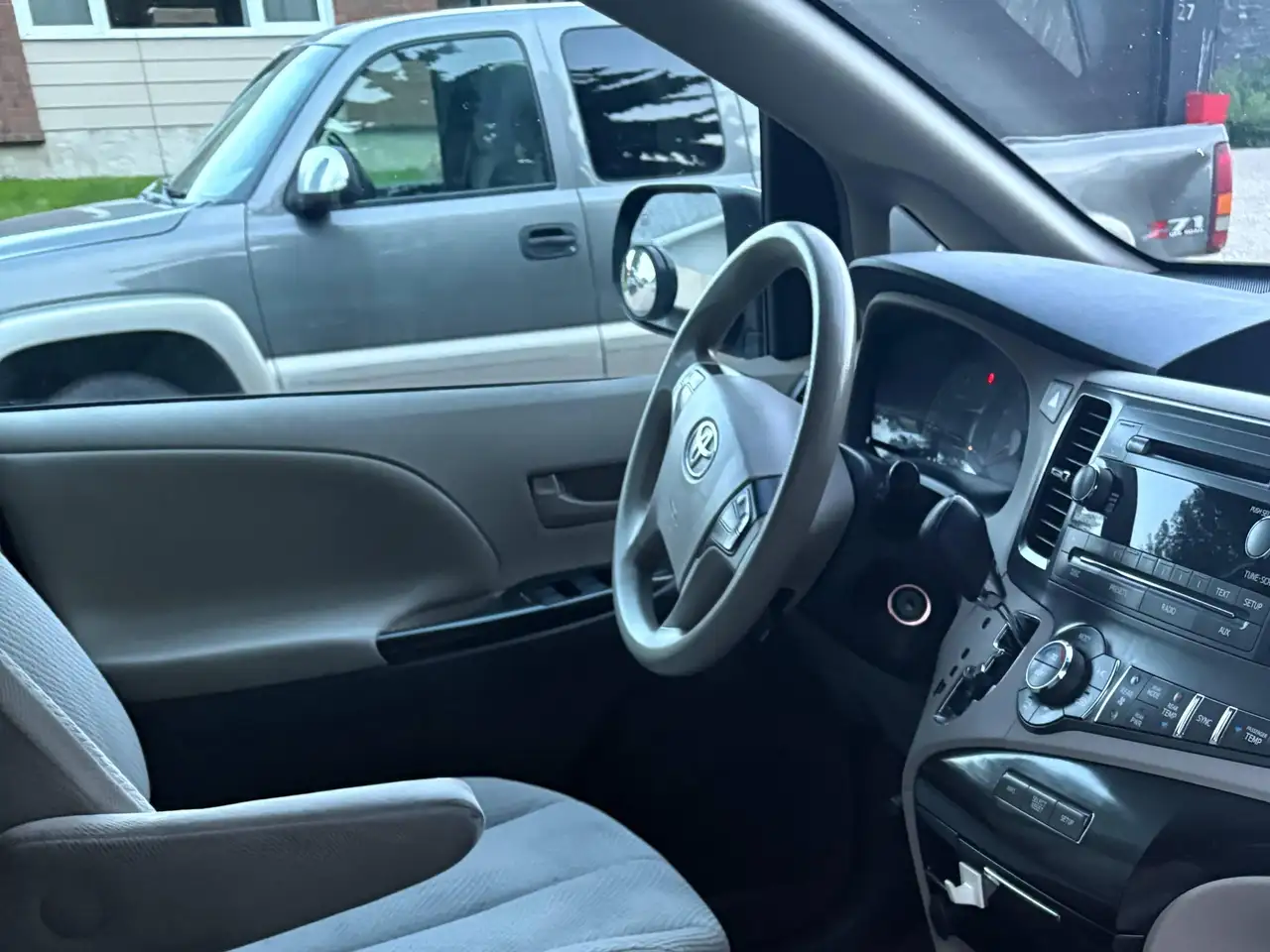 Toyota Sienna photo Toyota Sienna