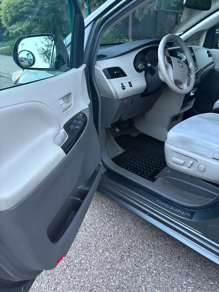 Toyota Sienna photo Toyota Sienna