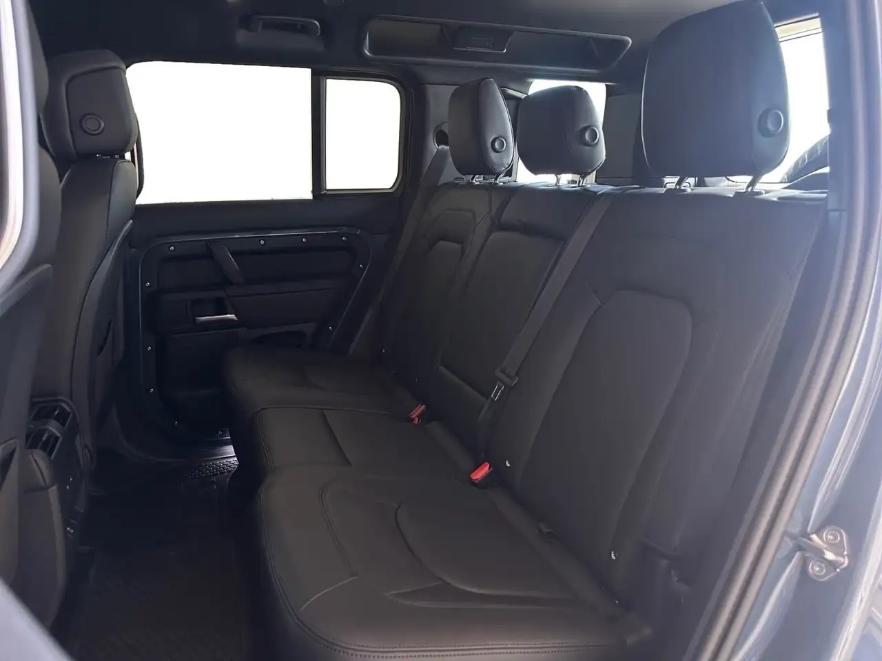 Land Rover Defender снимка Land Rover Defender