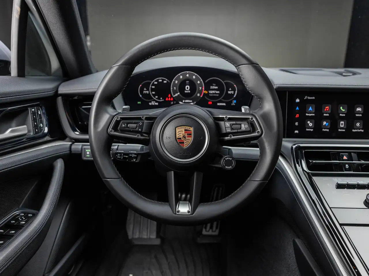 Porsche Panamera снимка Porsche Panamera