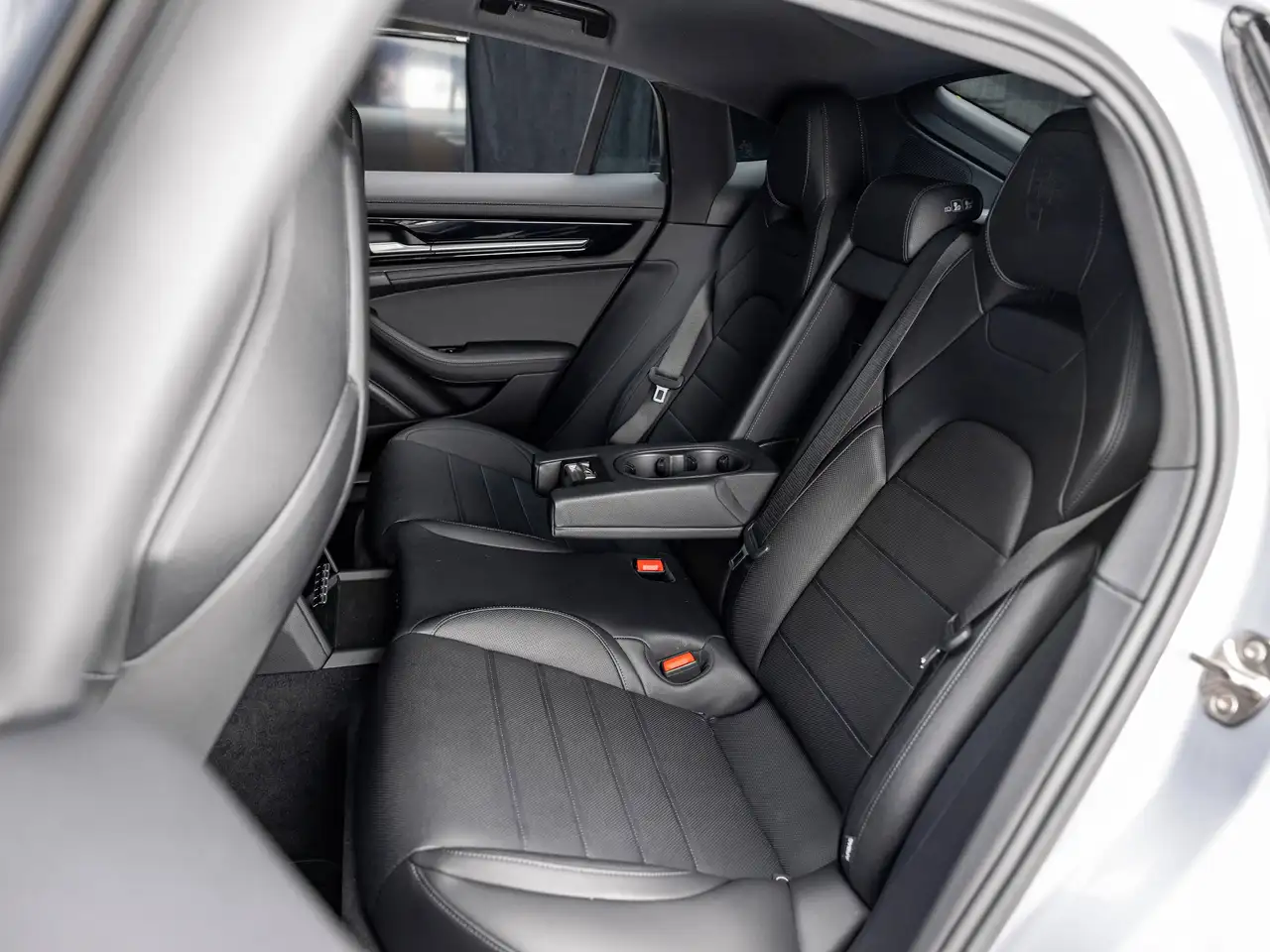 Porsche Panamera снимка Porsche Panamera