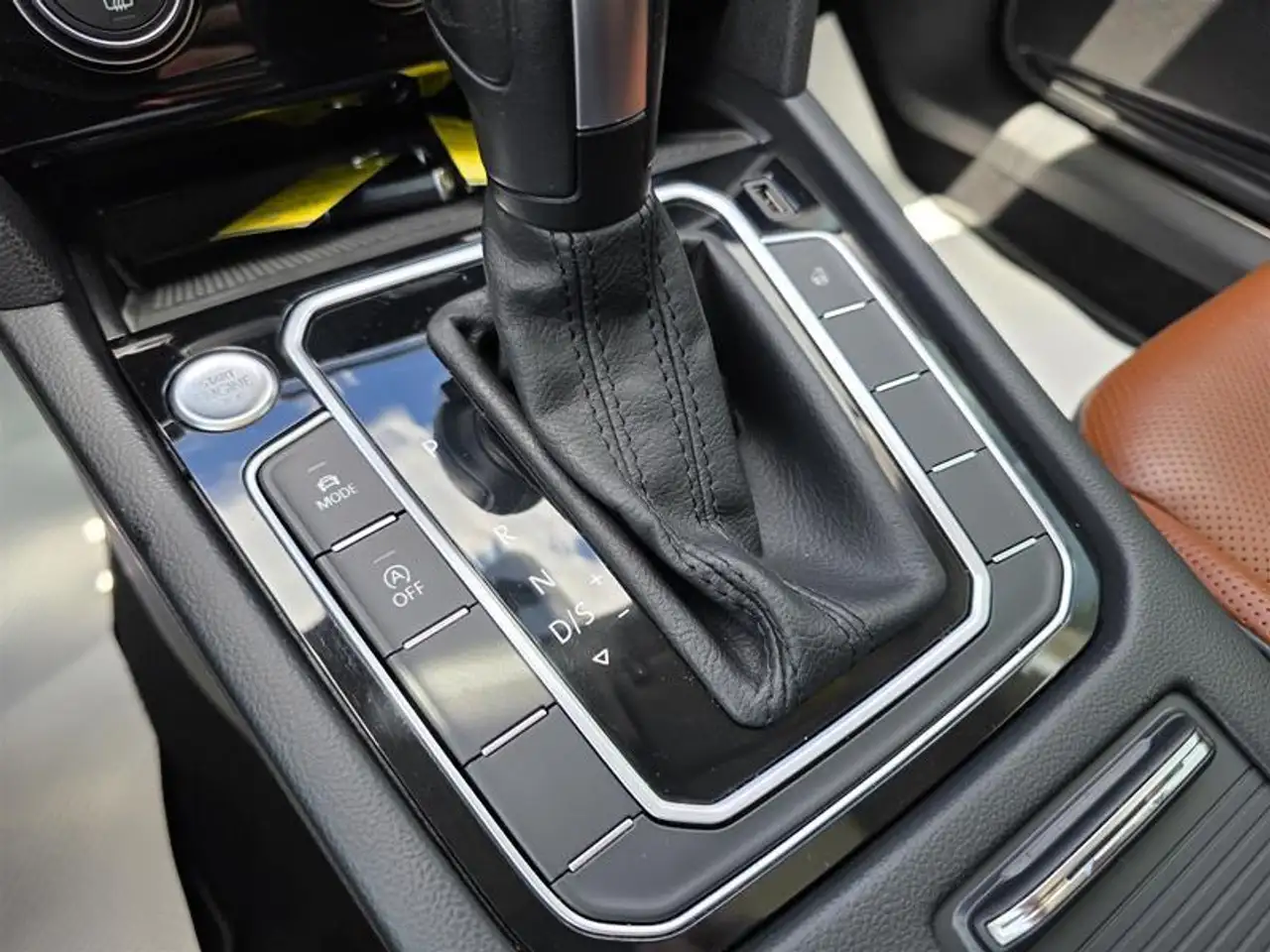 Volkswagen Arteon photo Volkswagen Arteon