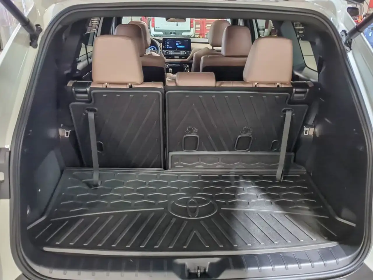 Toyota Grand Highlander снимка Toyota Grand Highlander