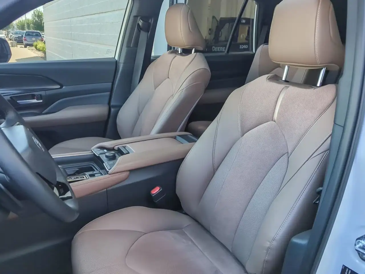 Toyota Grand Highlander снимка Toyota Grand Highlander