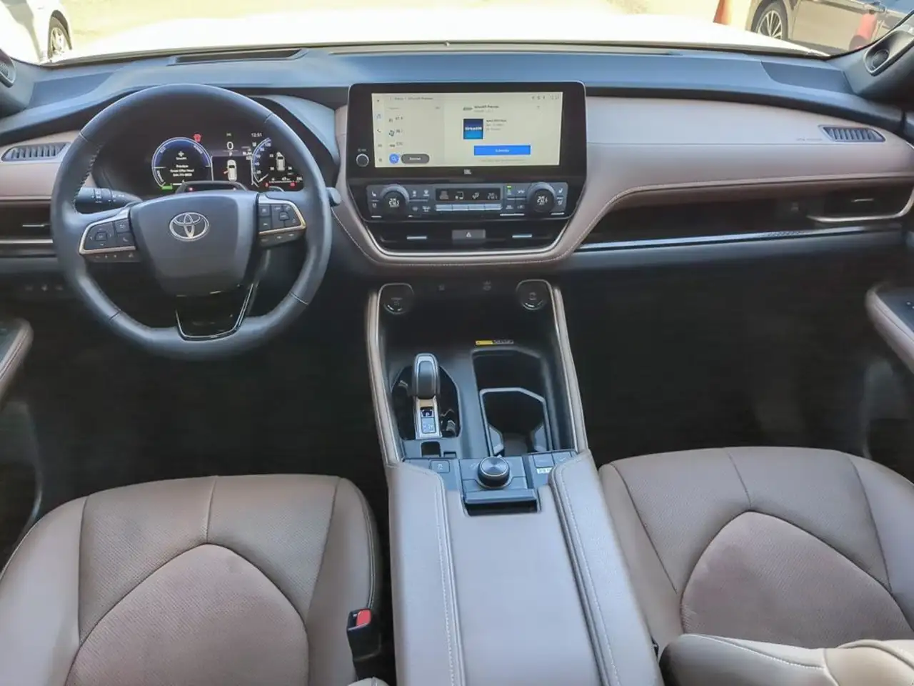 Toyota Grand Highlander снимка Toyota Grand Highlander