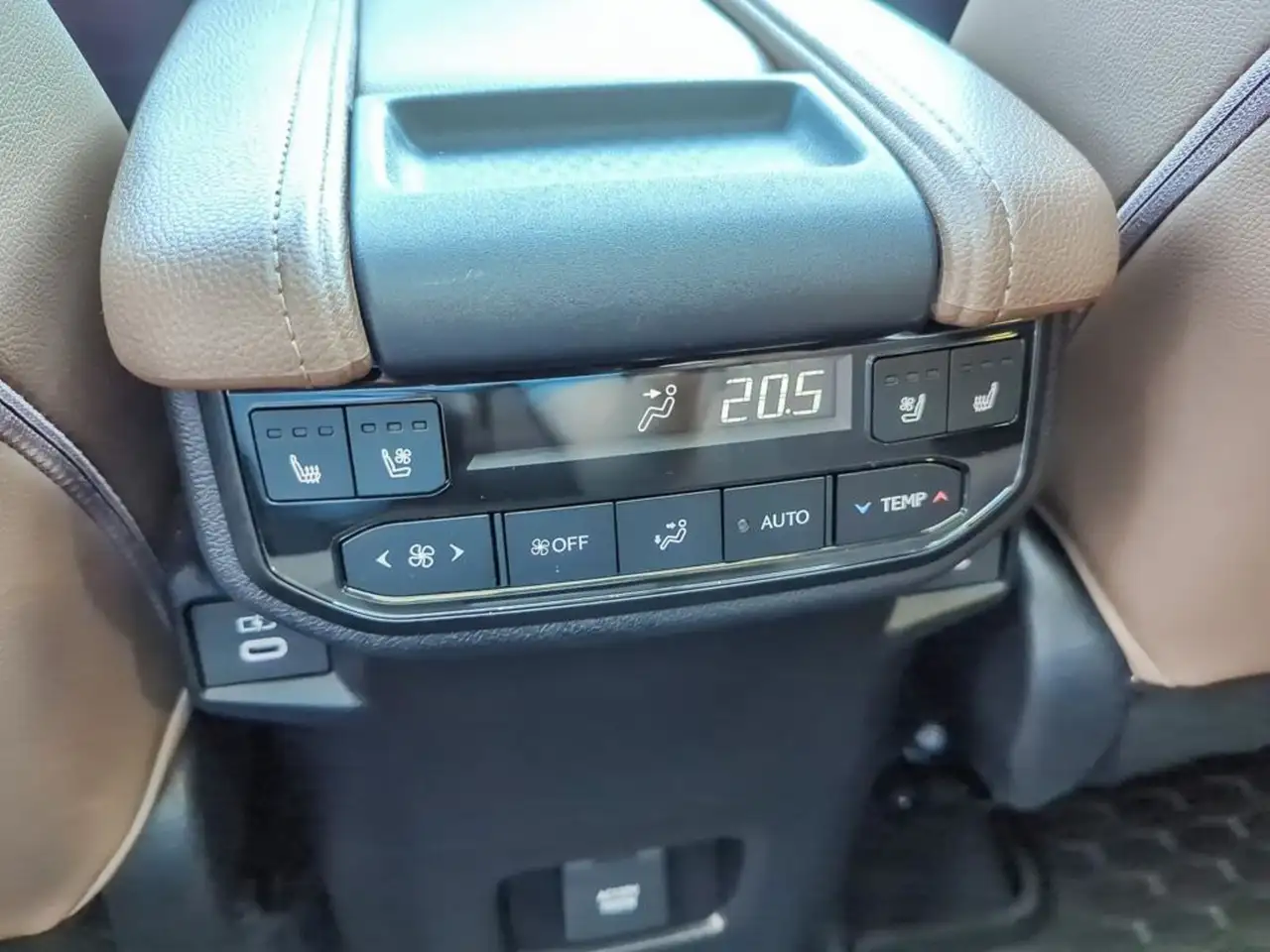 Toyota Grand Highlander снимка Toyota Grand Highlander