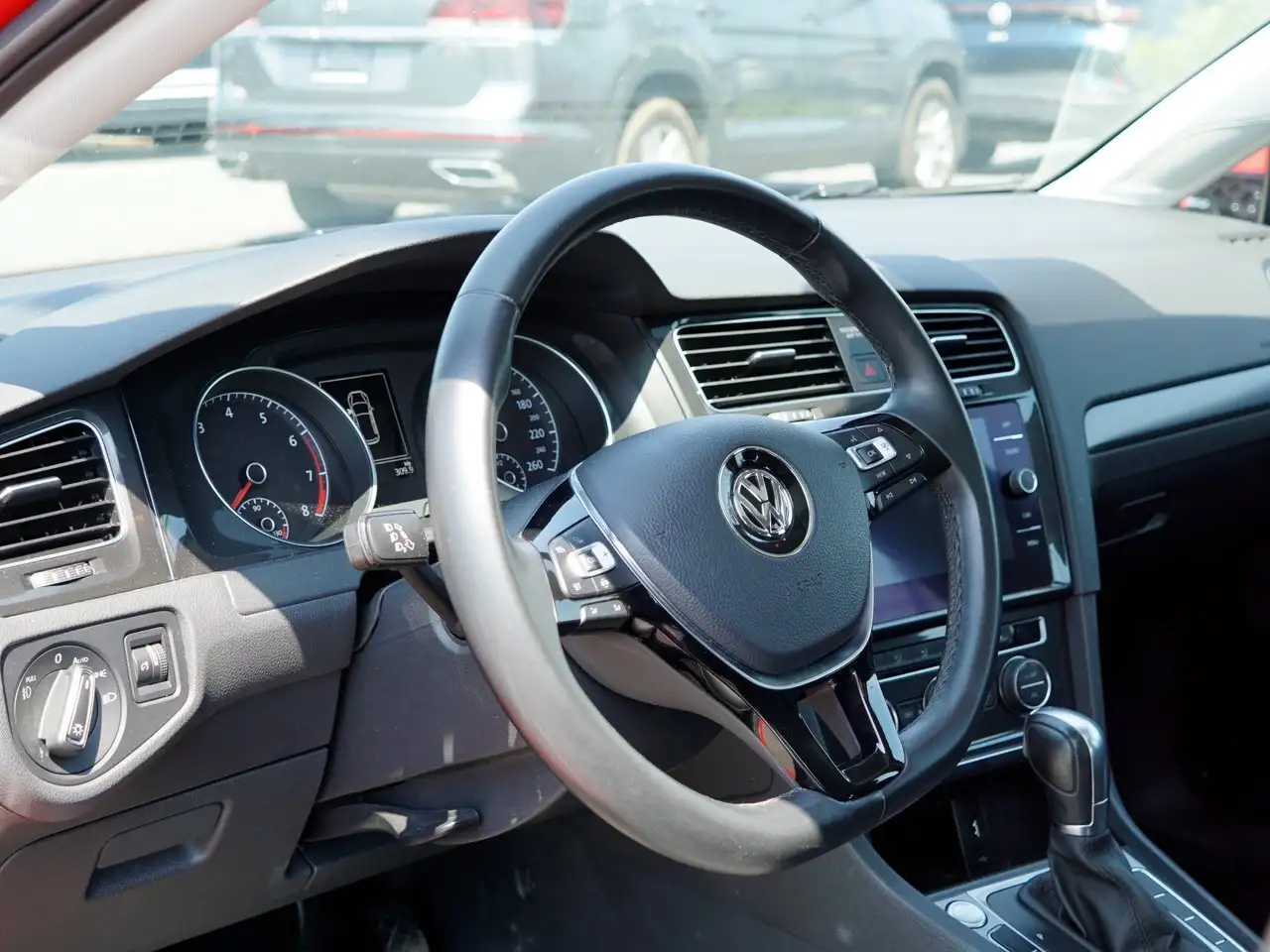 Volkswagen Golf photo Volkswagen Golf