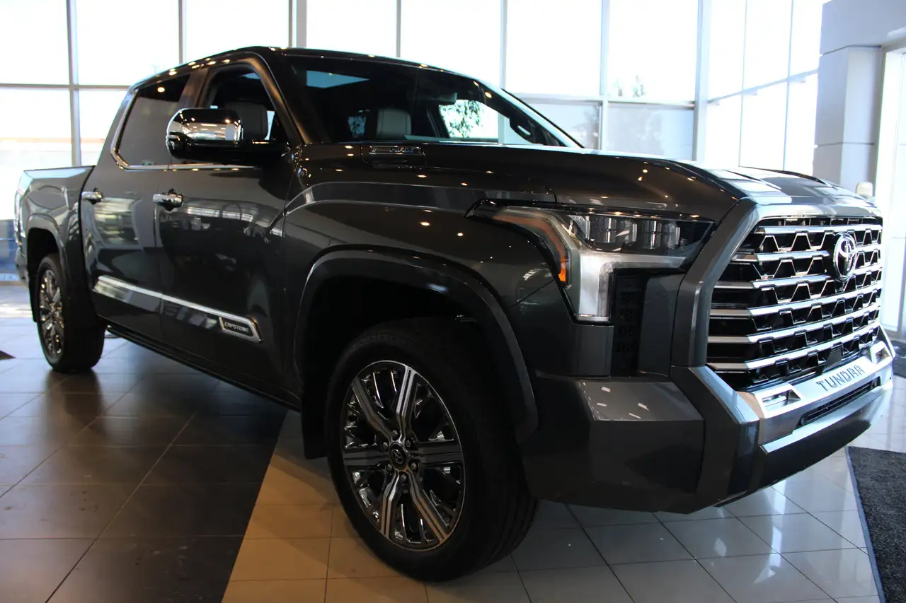 Toyota Tundra снимка Toyota Tundra