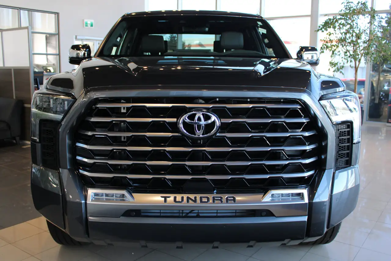 Toyota Tundra снимка Toyota Tundra