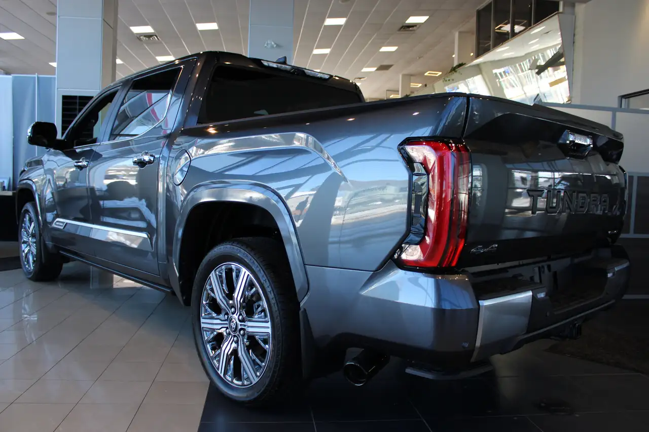 Toyota Tundra снимка Toyota Tundra