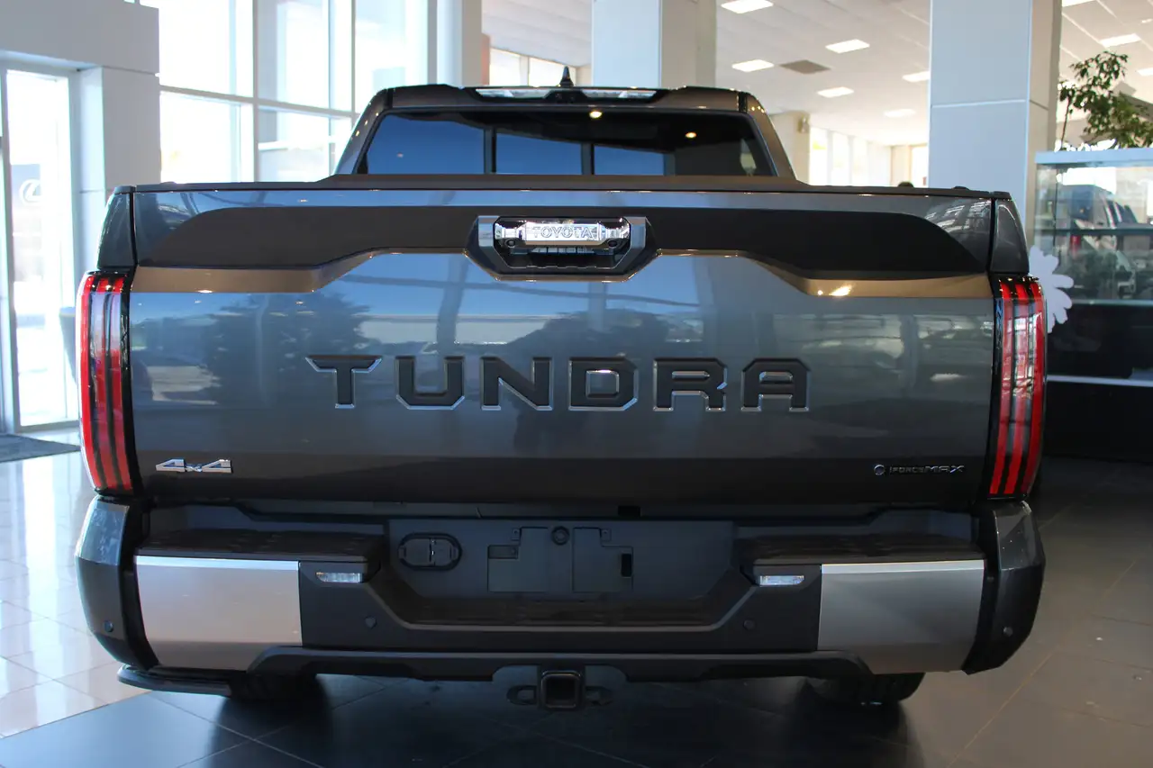 Toyota Tundra снимка Toyota Tundra