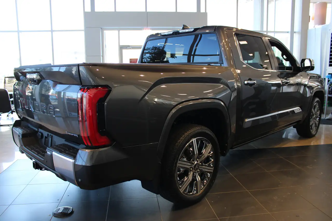 Toyota Tundra снимка Toyota Tundra