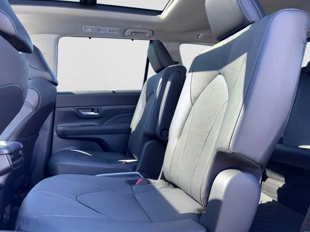 Toyota Grand Highlander fotografie Toyota Grand Highlander