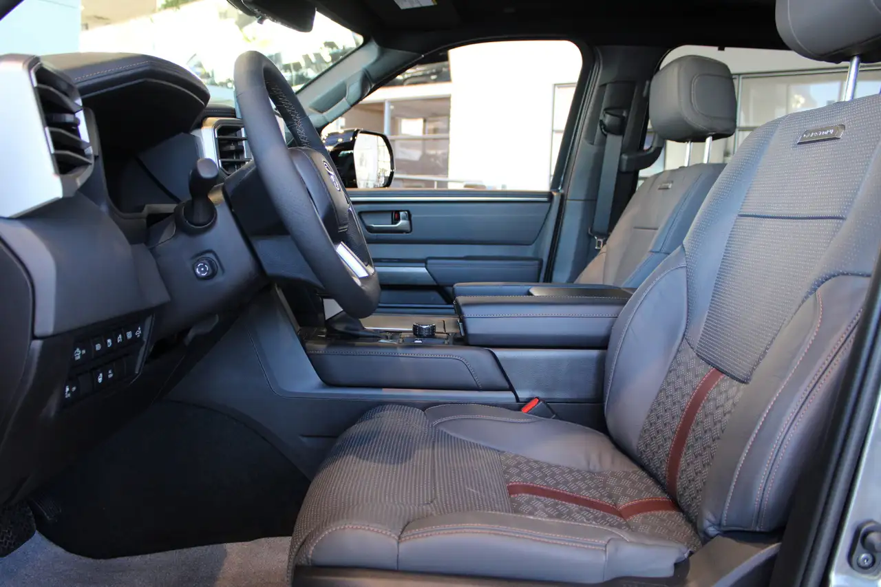 Toyota Tundra снимка Toyota Tundra