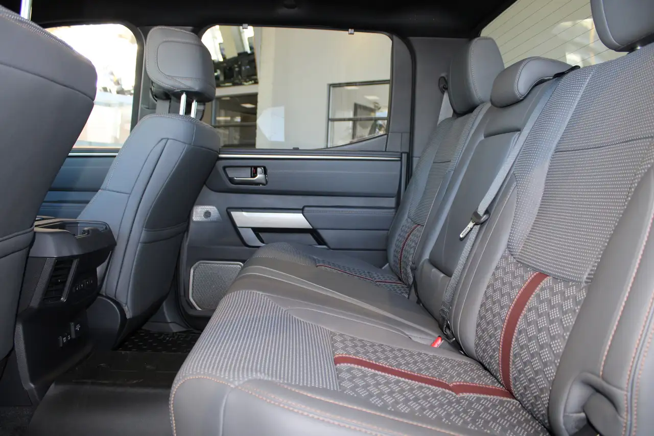 Toyota Tundra снимка Toyota Tundra