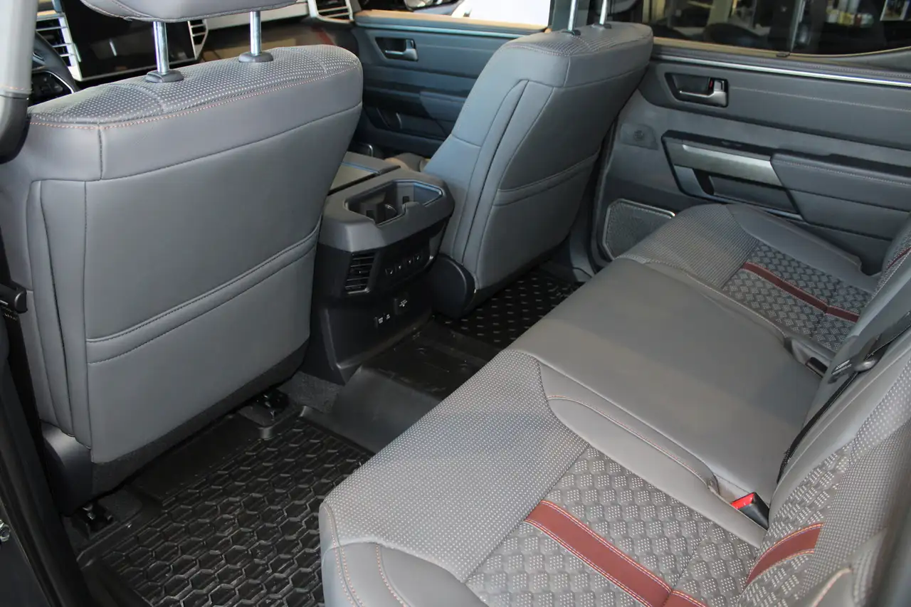 Toyota Tundra снимка Toyota Tundra