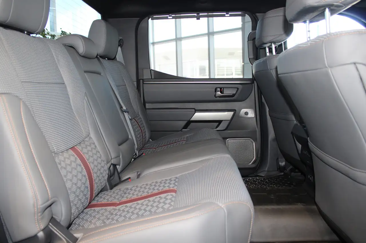 Toyota Tundra снимка Toyota Tundra