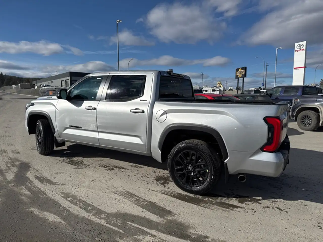 Toyota Tundra снимка Toyota Tundra