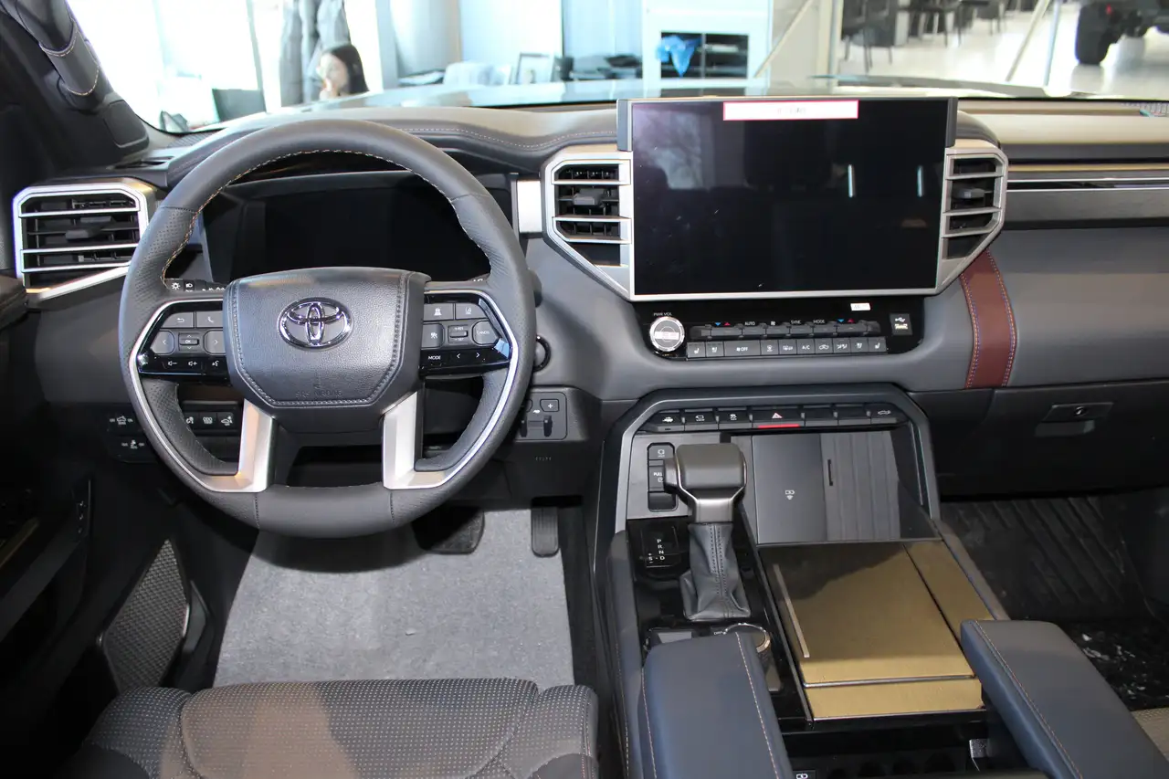 Toyota Tundra снимка Toyota Tundra
