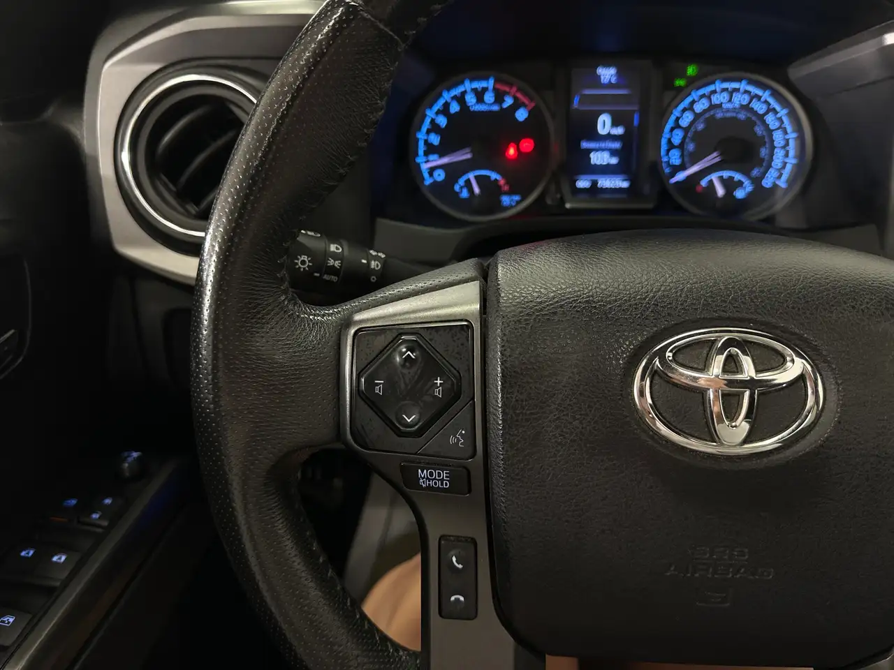 Toyota Tacoma снимка Toyota Tacoma