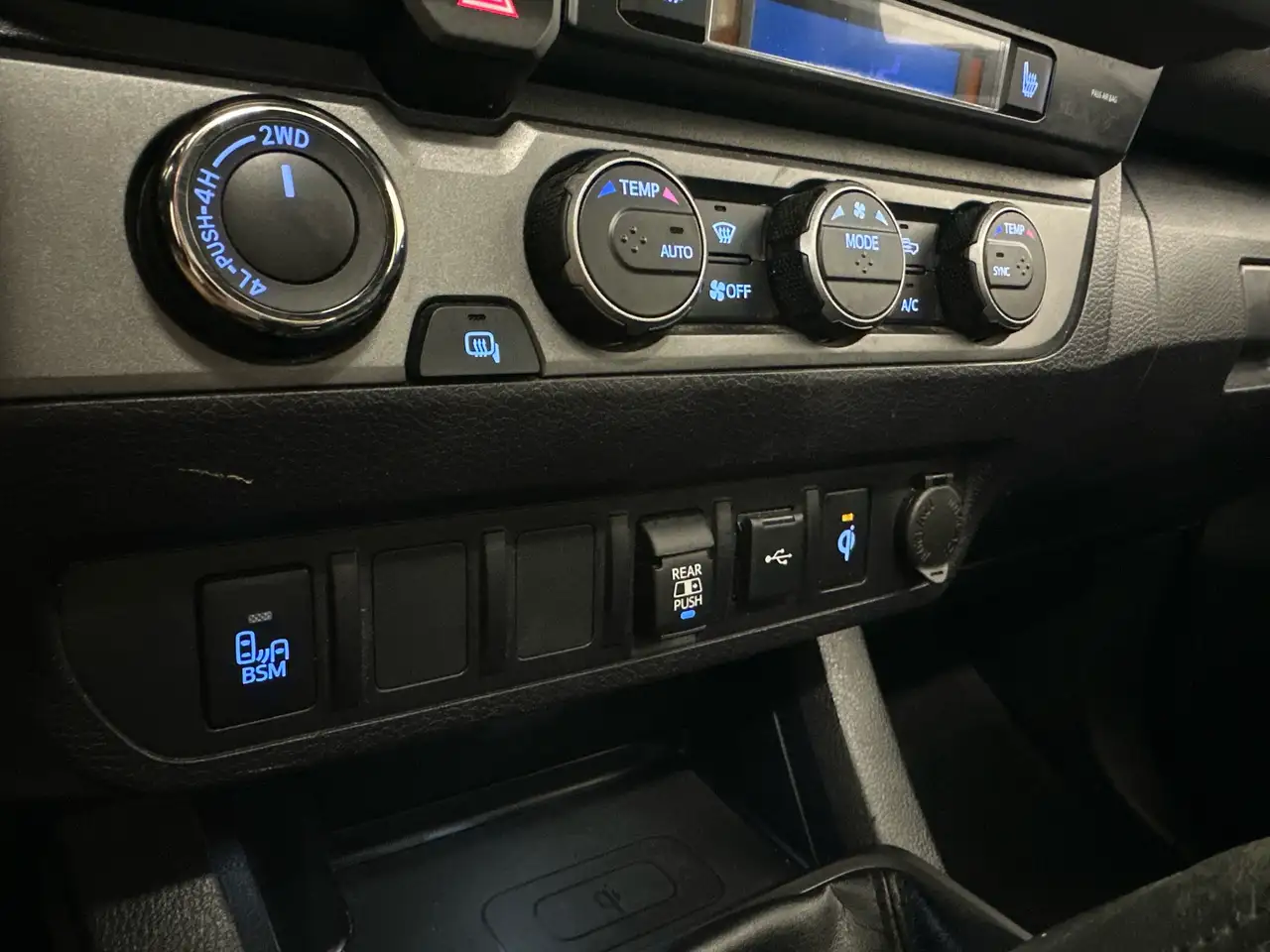 Toyota Tacoma снимка Toyota Tacoma