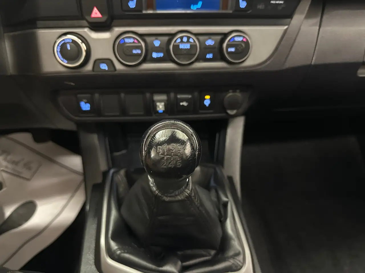 Toyota Tacoma снимка Toyota Tacoma