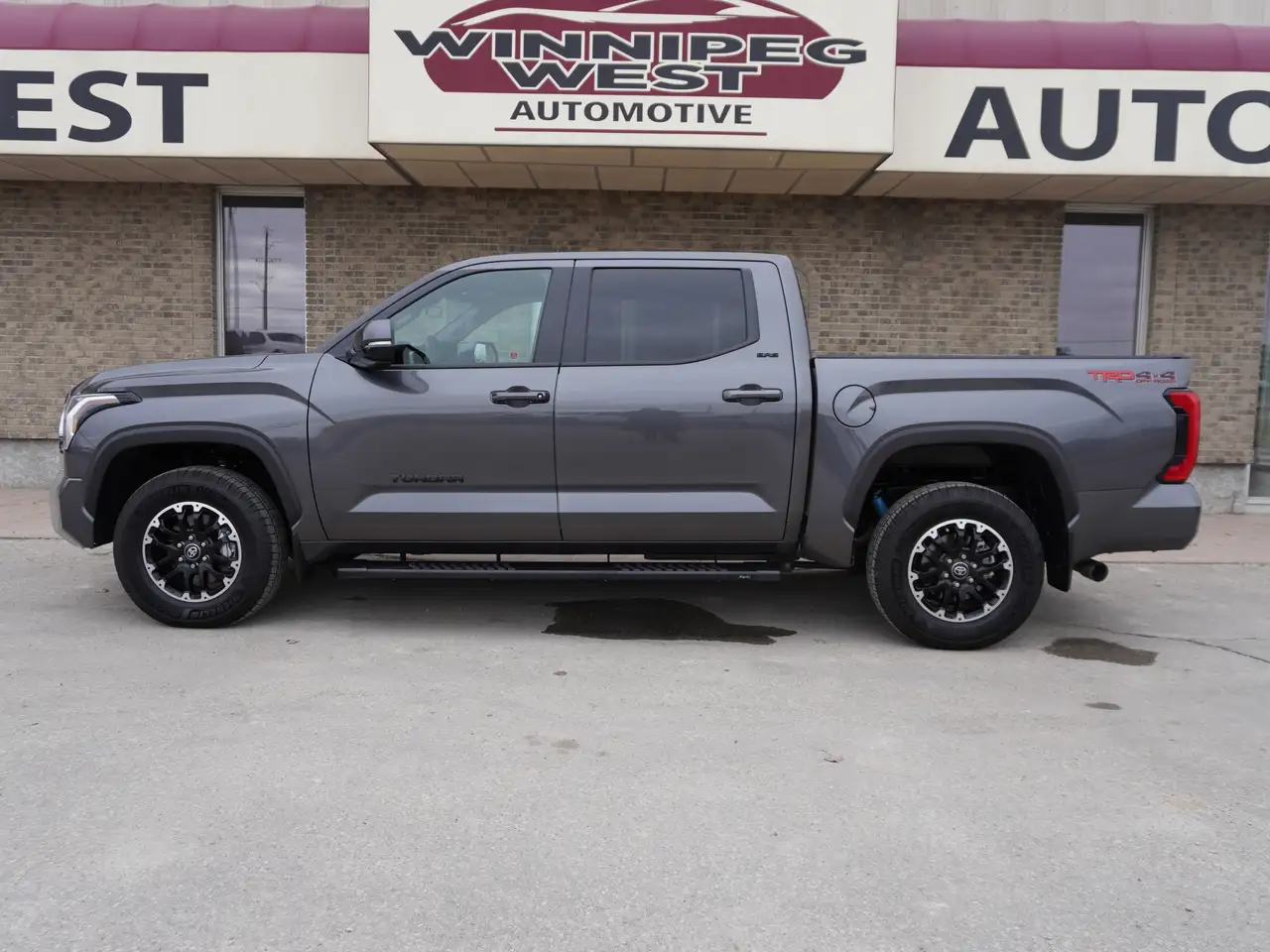 Toyota Tundra снимка Toyota Tundra
