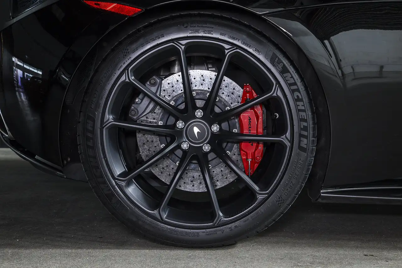 McLaren 570S снимка McLaren 570S