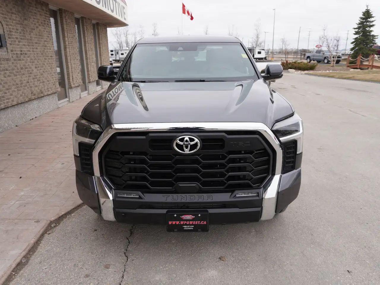 Toyota Tundra снимка Toyota Tundra