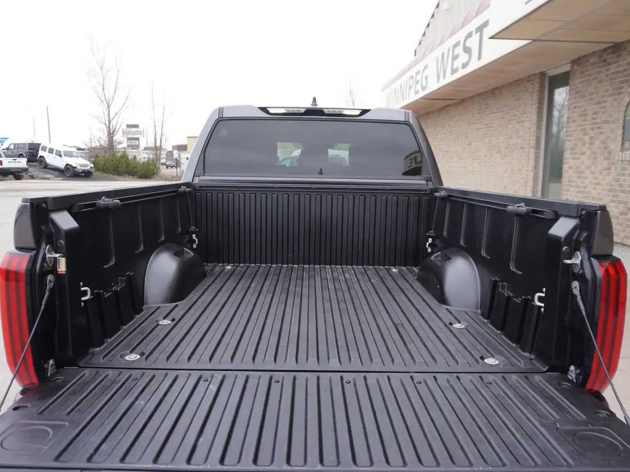 Toyota Tundra снимка Toyota Tundra