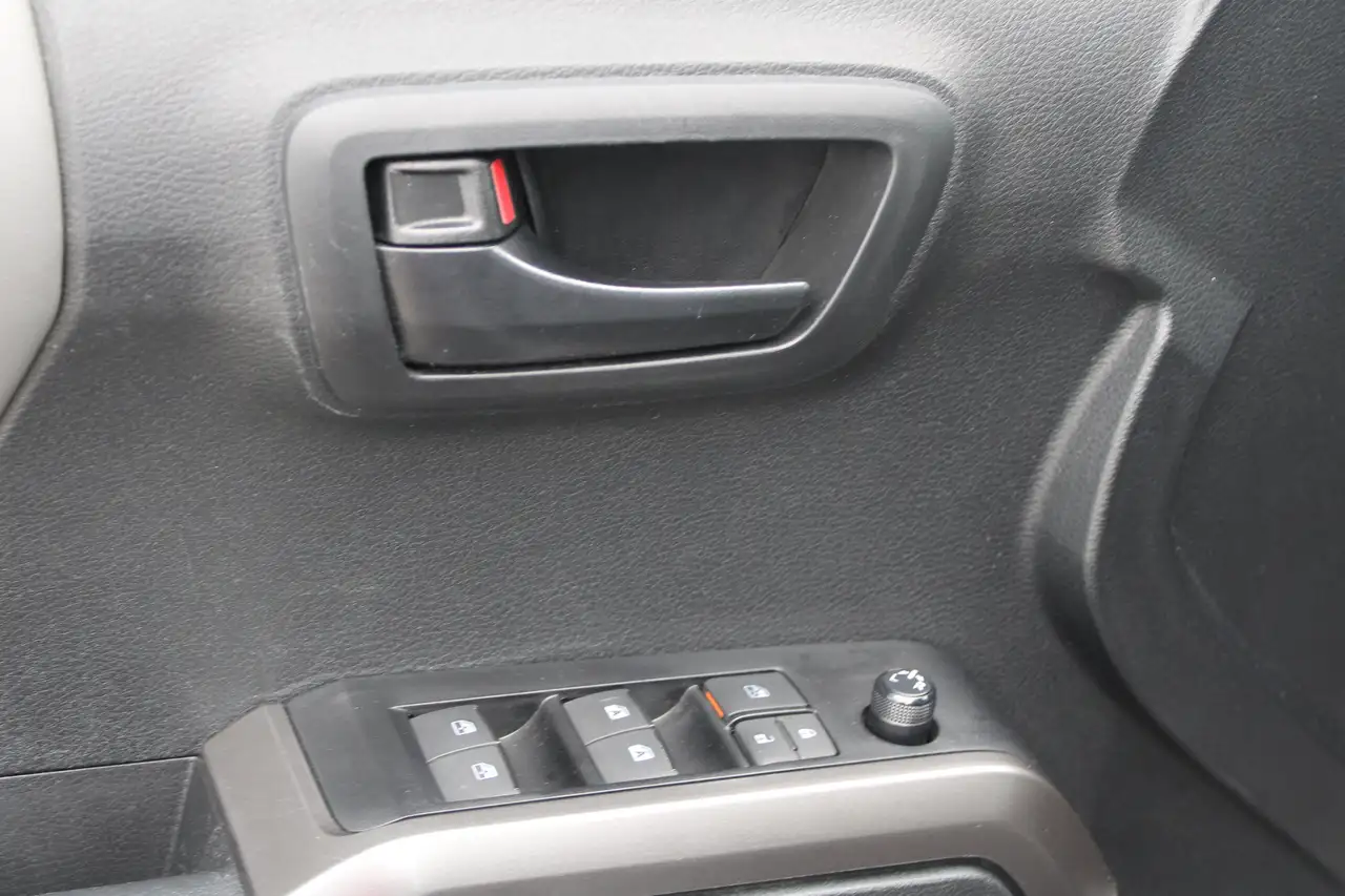 Toyota Tacoma снимка Toyota Tacoma