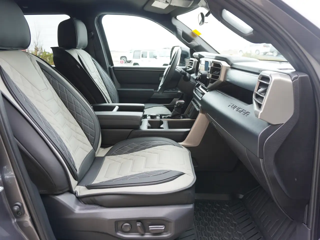Toyota Tundra снимка Toyota Tundra
