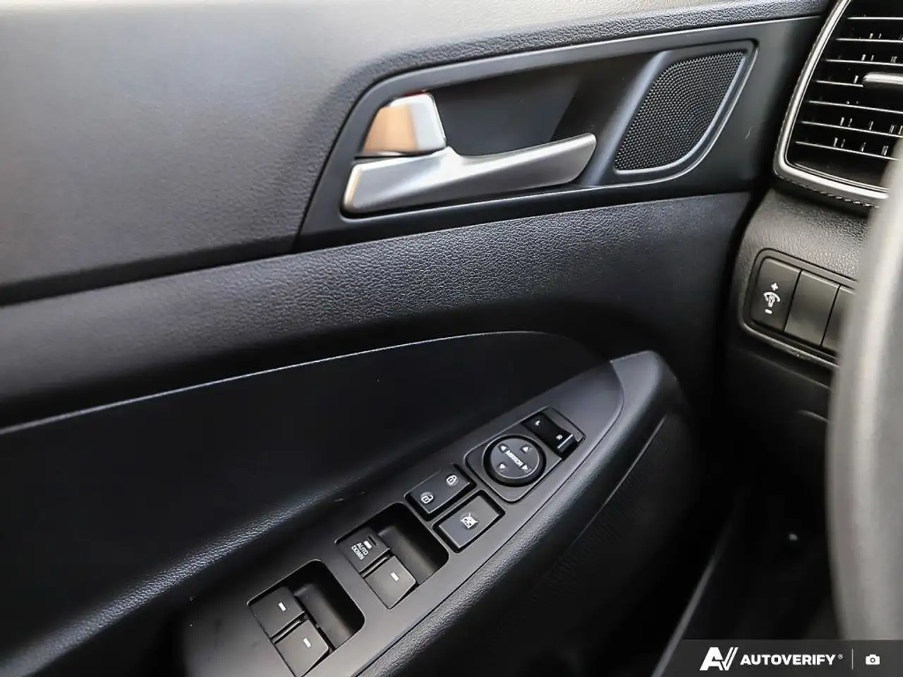Hyundai TUCSON photo Hyundai TUCSON