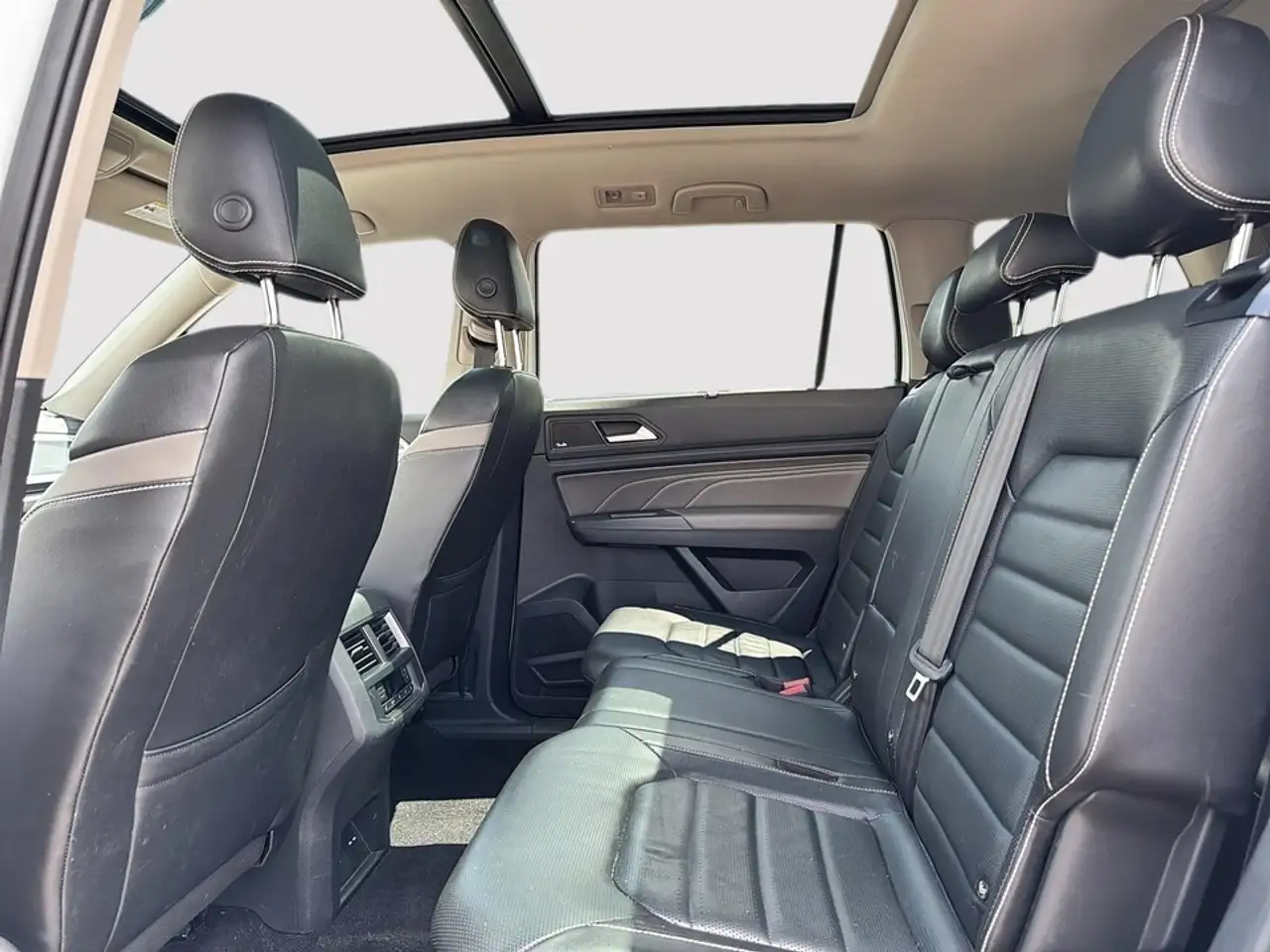 Volkswagen Atlas photo Volkswagen Atlas