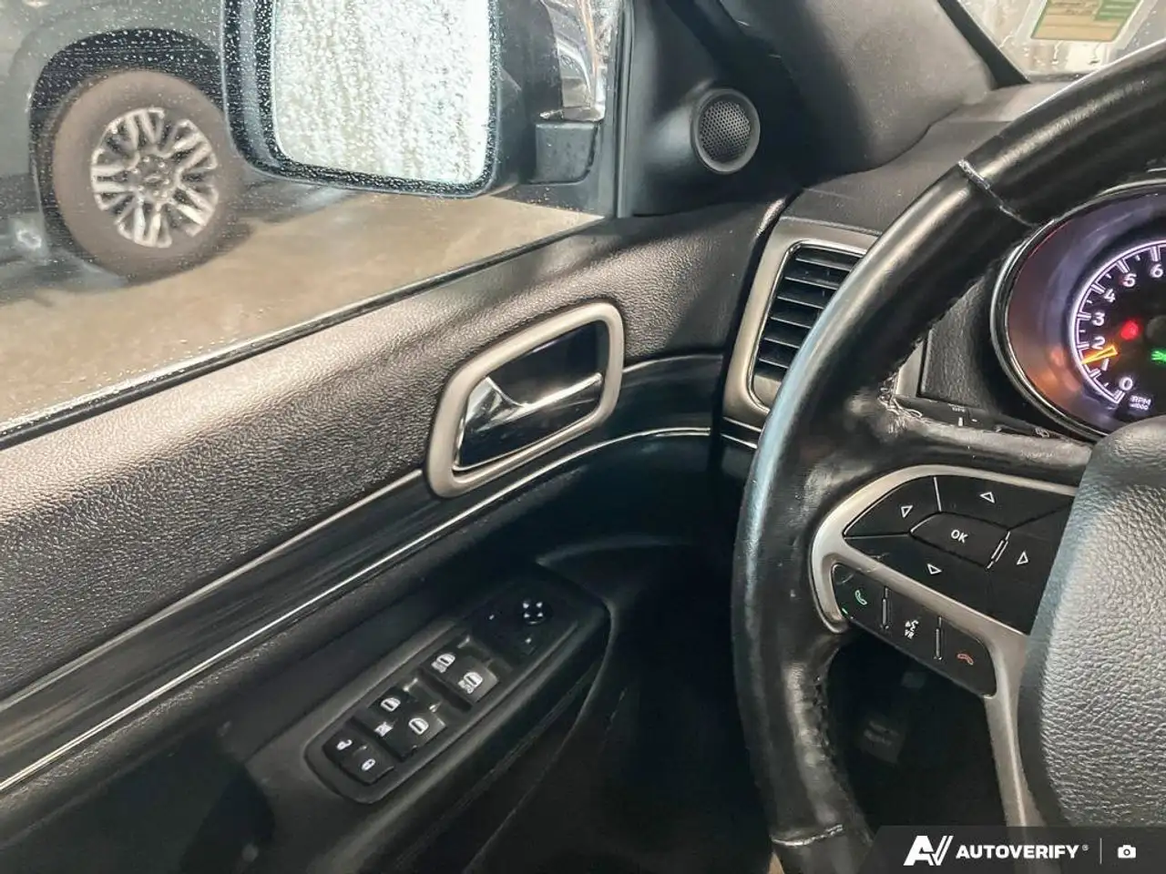 Jeep Grand Cherokee снимка Jeep Grand Cherokee