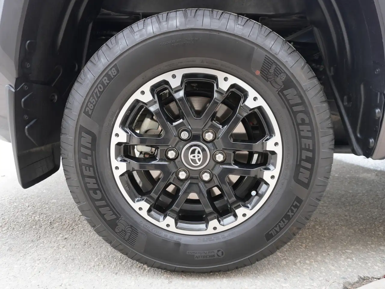 Toyota Tundra снимка Toyota Tundra