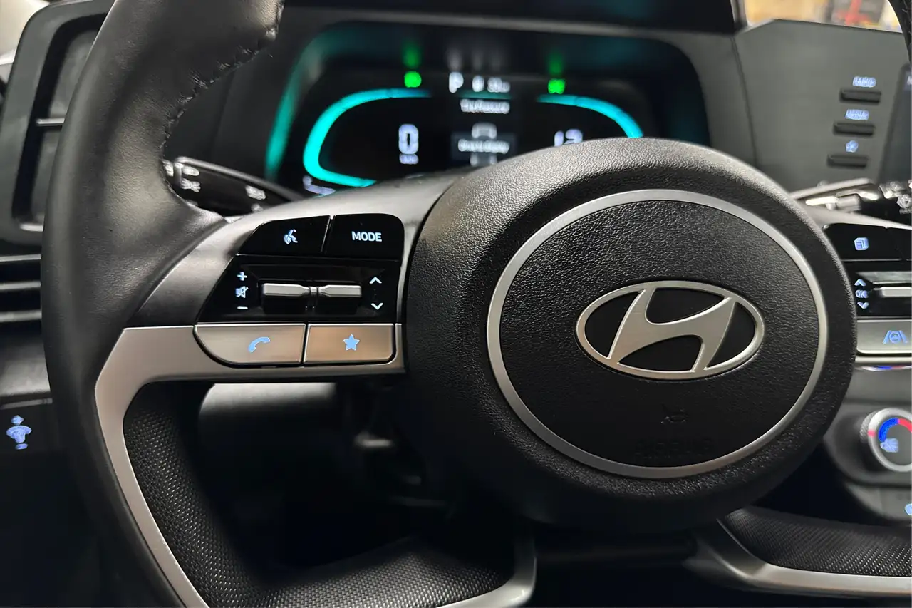Hyundai ELANTRA снимка Hyundai ELANTRA