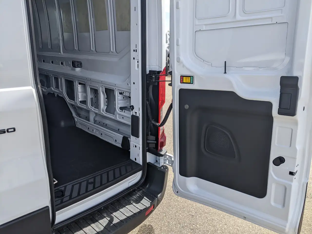 Ford Transit Cargo Van снимка Ford Transit Cargo Van