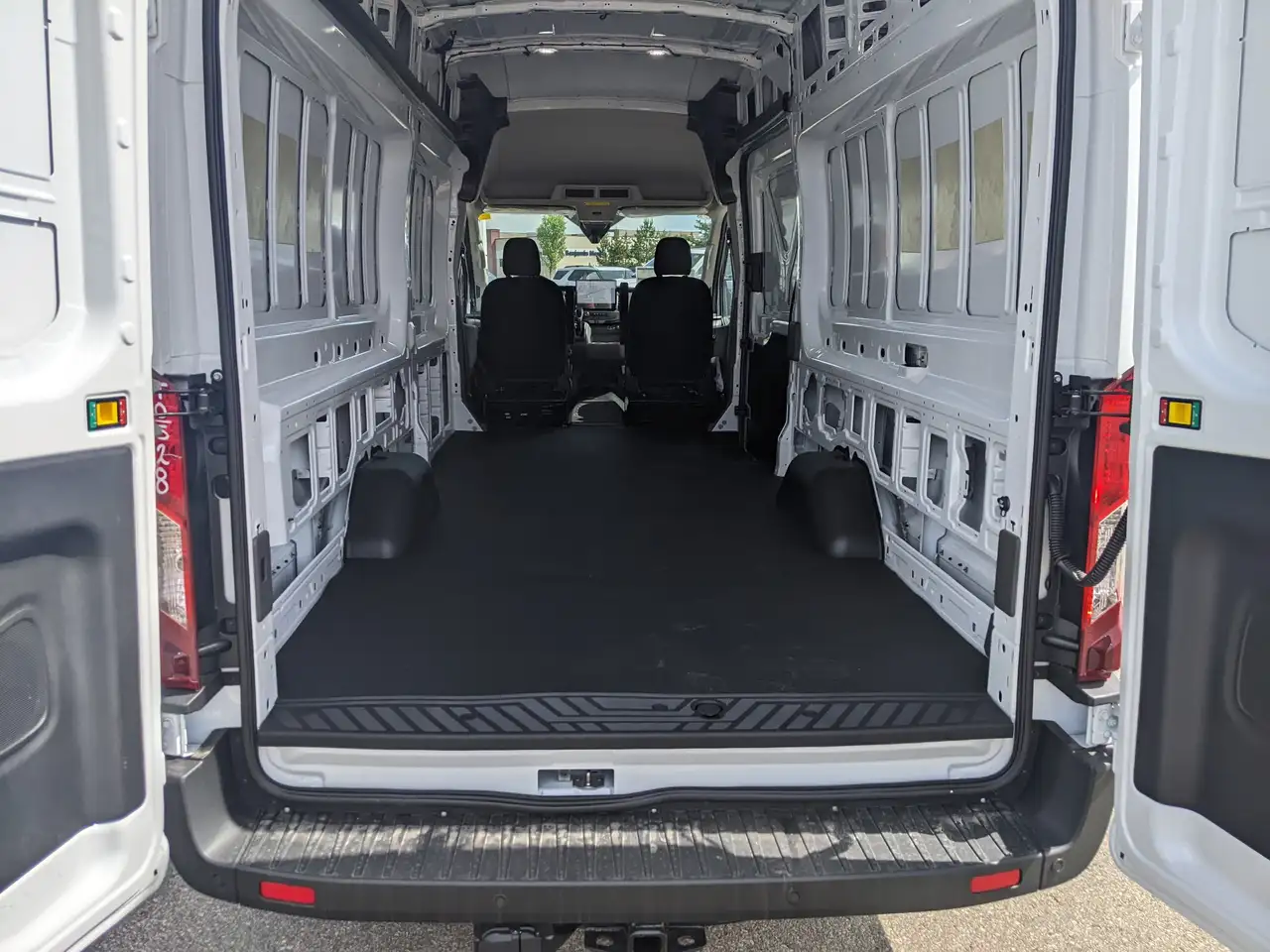 Ford Transit Cargo Van снимка Ford Transit Cargo Van