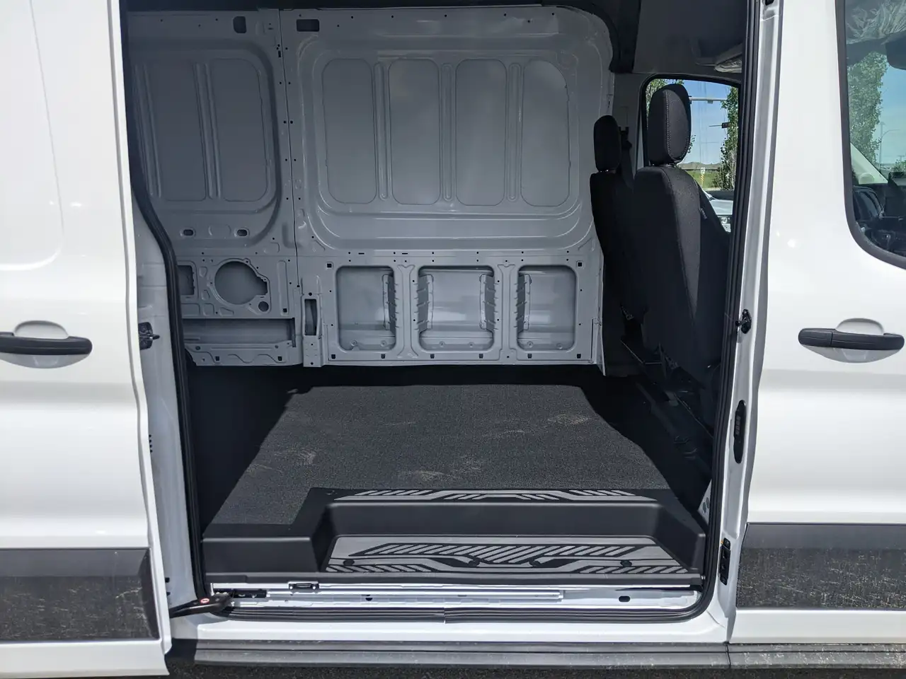 Ford Transit Cargo Van снимка Ford Transit Cargo Van
