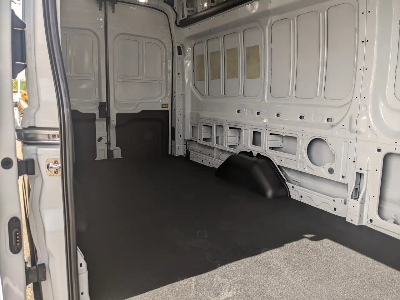 Ford Transit Cargo Van снимка Ford Transit Cargo Van