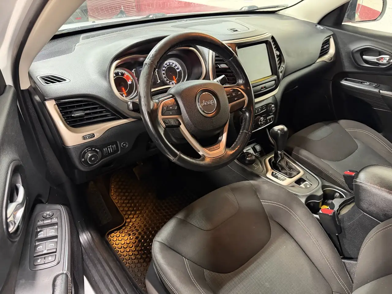 Jeep Cherokee photo Jeep Cherokee