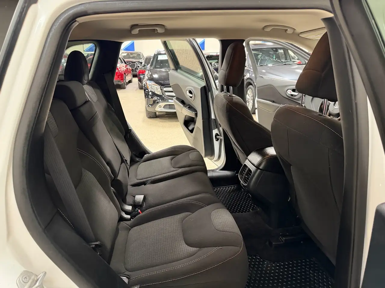 Jeep Cherokee photo Jeep Cherokee