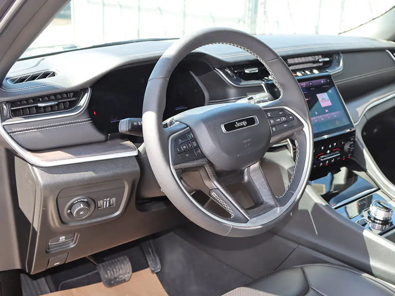 Jeep Grand Cherokee снимка Jeep Grand Cherokee