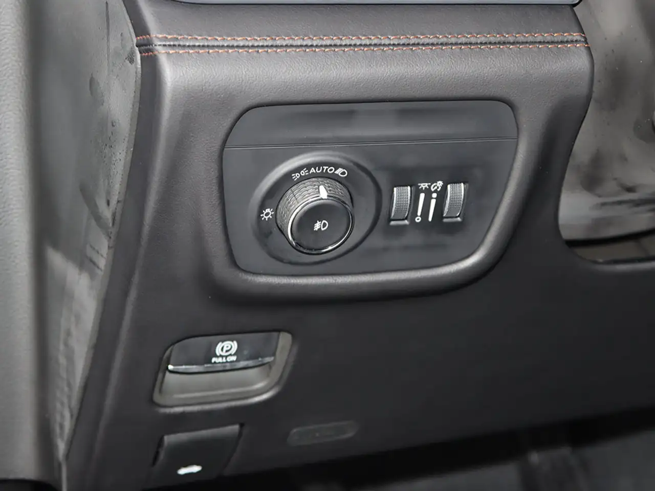 Jeep Grand Cherokee photo Jeep Grand Cherokee